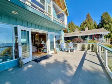 Kitchen Photo of 3199 Beach Avenue, Roberts Creek, BC