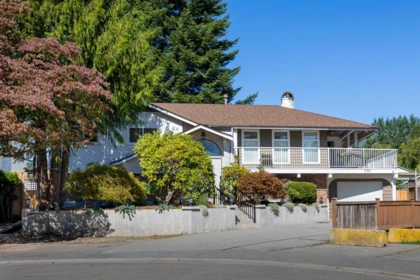 Hallway Photo of 781 Pinemont Avenue, Port Coquitlam, BC