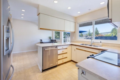 Primary Bedroom Photo of 781 Pinemont Avenue, Port Coquitlam, BC