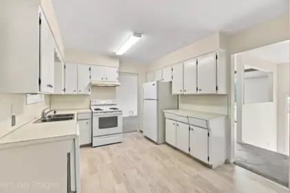 Kitchen Island Photo of 10128 Shamrock Drive, Chilliwack, BC