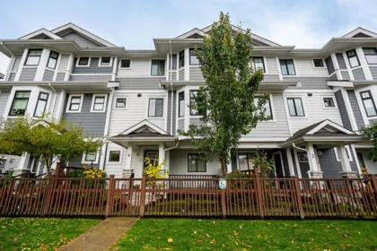 Swimming Pool Photo of 4 189 Wood Street, New Westminster, BC