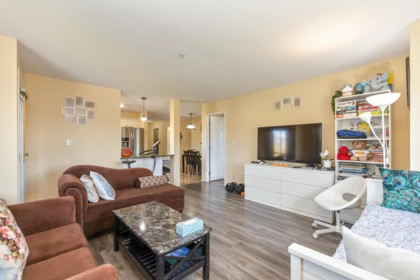 Kitchen Island Photo of 303 2350 Westerly Street, Abbotsford, BC