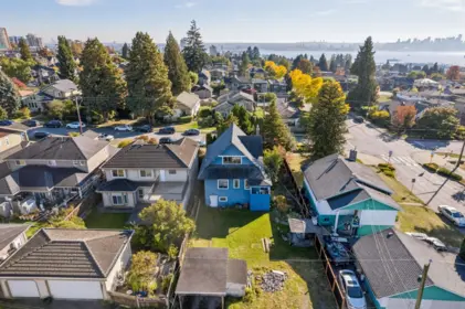 358 W 16th Street, North Vancouver, BC, North vancouver — Single Family Residence for sale