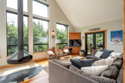 7161 Nancy Greene Drive, Whistler, BC, Whistler — Single Family Residence for sale