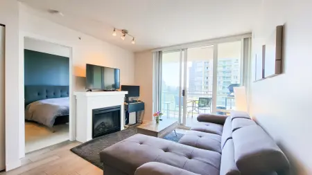 701 9868 Cameron Street, Burnaby, BC, Burnaby — Apartment/Condo for sale