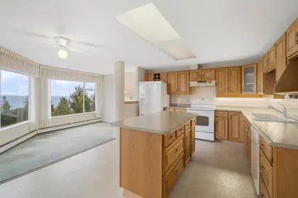 616 1442 Foster Street, White Rock, BC, White rock — Apartment/Condo for sale