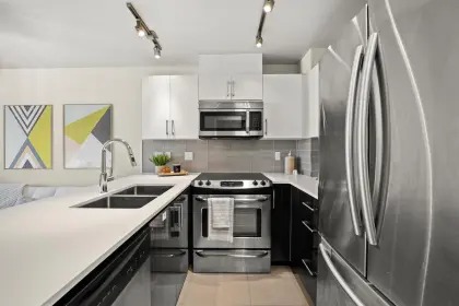 209 2689 Kingsway, Vancouver, BC, Vancouver — Apartment/Condo for sale