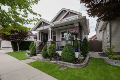 19231 69 Avenue, Surrey, BC, Surrey — Single Family Residence for sale