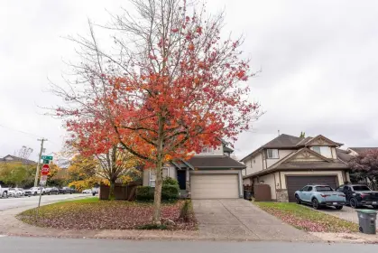 18388 67 Avenue, Surrey, BC, Surrey — Single Family Residence for sale