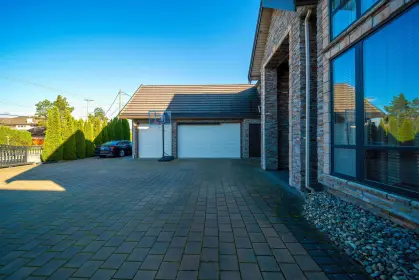 9660 Saunders Road, Richmond, BC, Richmond — Single Family Residence for sale