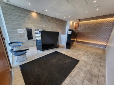 Guest Bathroom Photo of 809 4638 Gladstone Street, Vancouver, BC