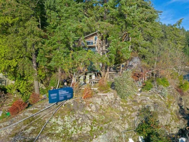 Breakfast Nook Photo of 381 Waterfront, Bowen Island, BC