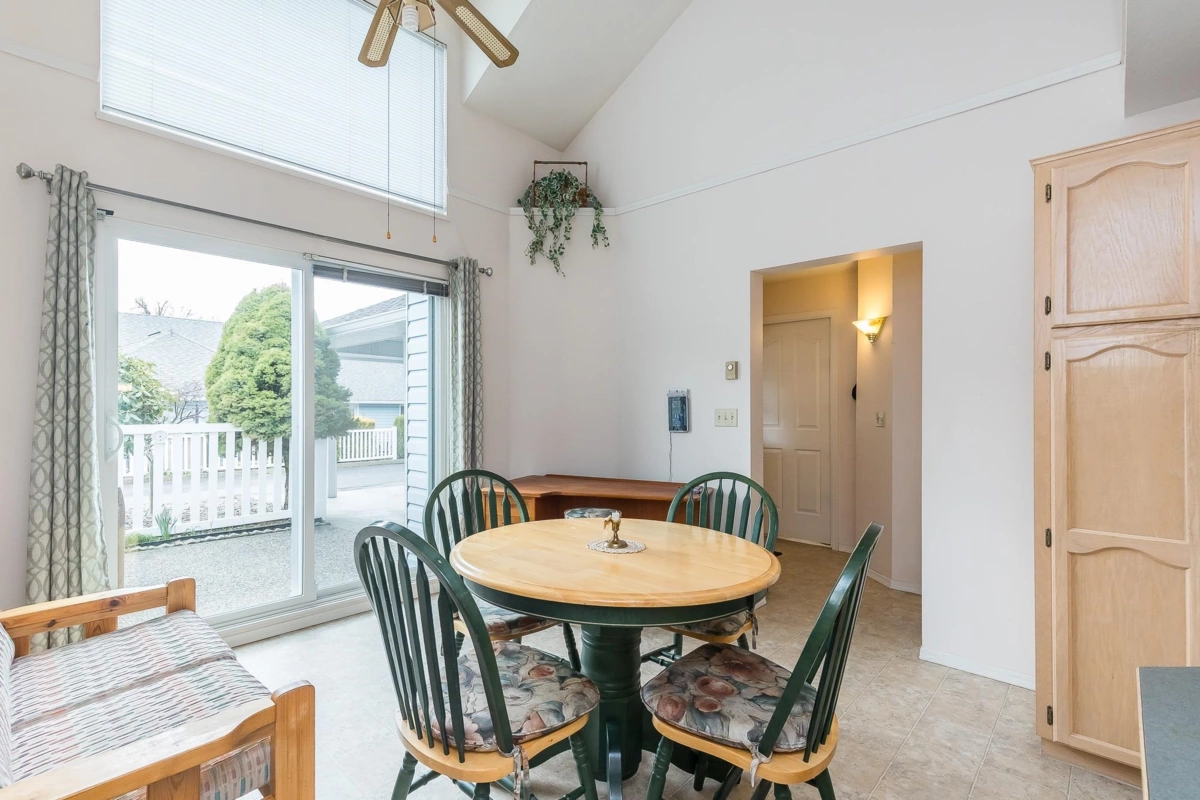 Breakfast Nook Photo of 88 34959 Old Clayburn Road, Abbotsford, BC
