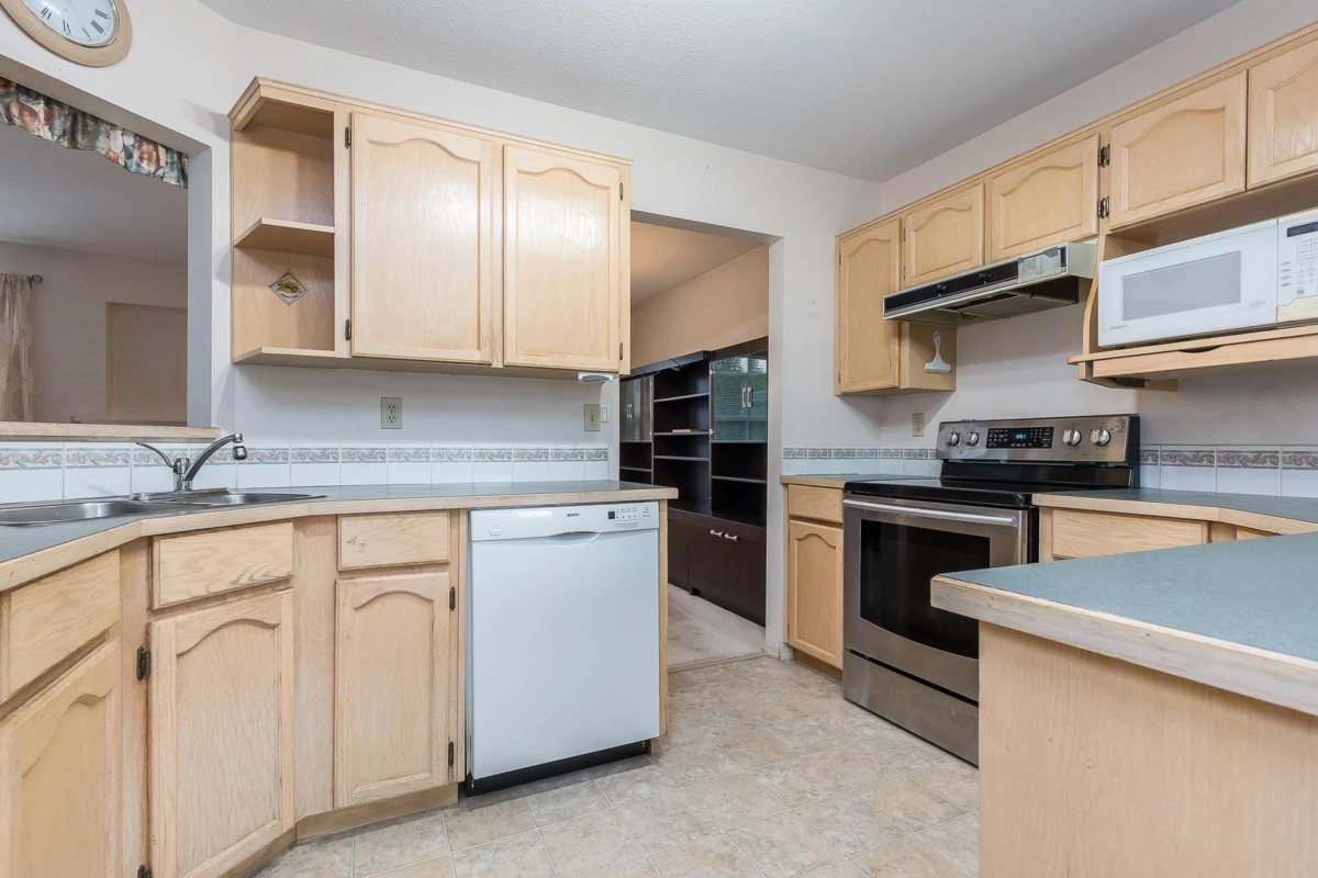 Dining Area Photo of 88 34959 Old Clayburn Road, Abbotsford, BC
