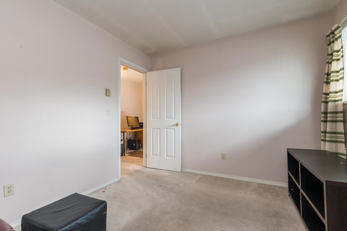 Entry Foyer Photo of 88 34959 Old Clayburn Road, Abbotsford, BC