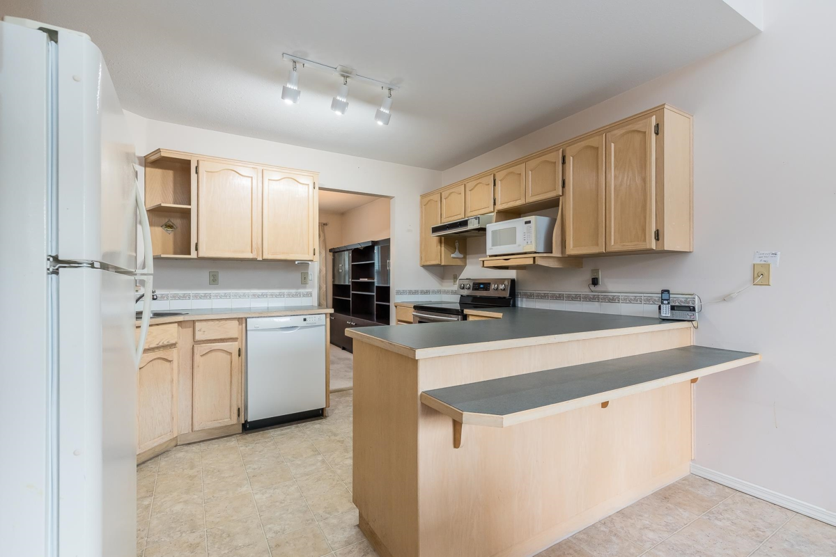 Family Room Photo of 88 34959 Old Clayburn Road, Abbotsford, BC