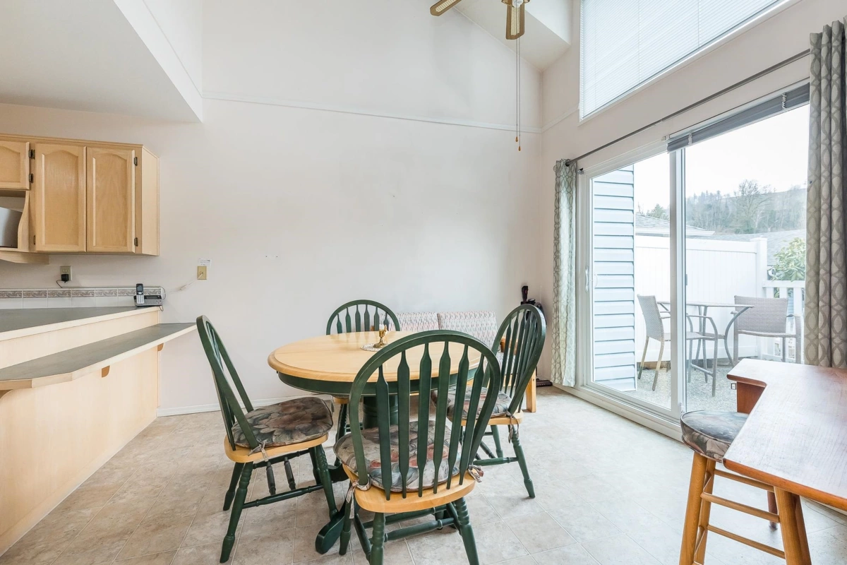 Kitchen Island Photo of 88 34959 Old Clayburn Road, Abbotsford, BC