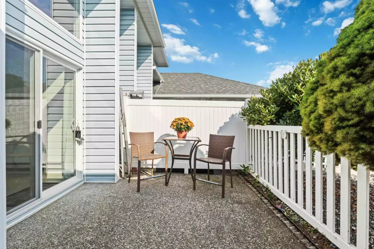 Living Room Photo of 88 34959 Old Clayburn Road, Abbotsford, BC