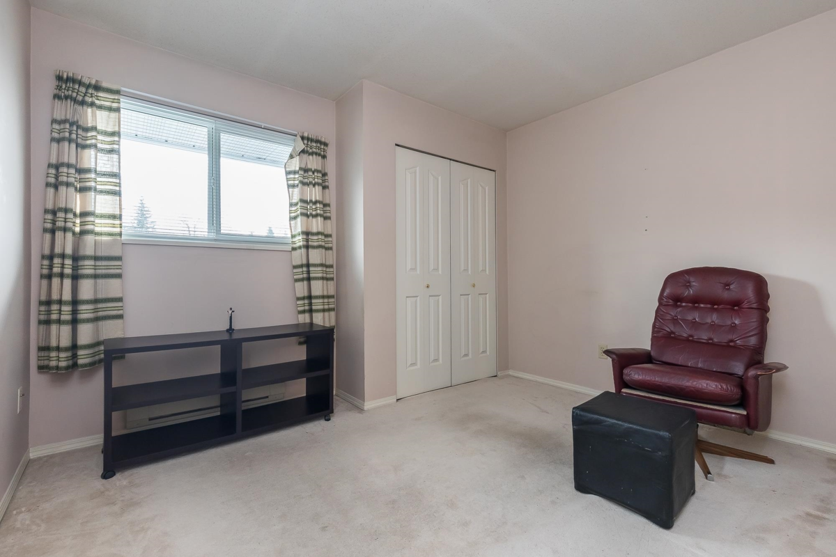 Mudroom Photo of 88 34959 Old Clayburn Road, Abbotsford, BC