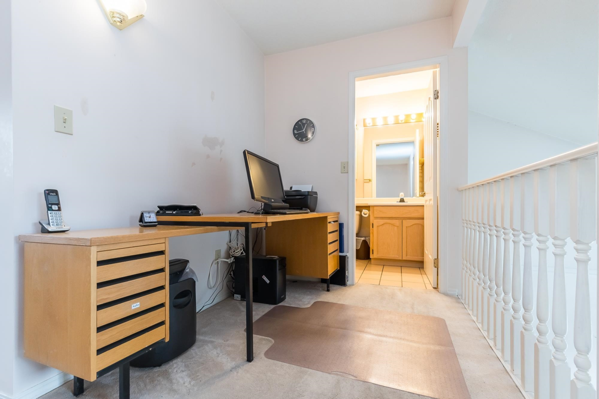 Staircase Photo of 88 34959 Old Clayburn Road, Abbotsford, BC