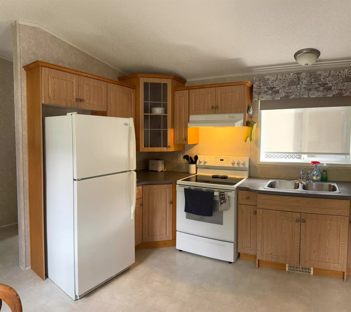 Breakfast Nook Photo of 11 12793 Madeira Park Road, Madeira Park, BC