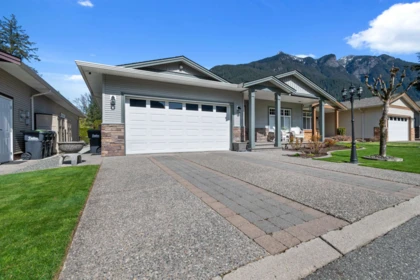 9 21293 Lakeview Crescent, Hope, BC, Hope — Single Family Residence for sale