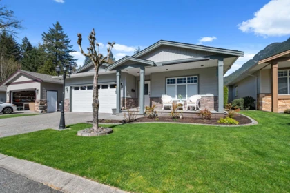 9 21293 Lakeview Crescent, Hope, BC, Hope — Single Family Residence for sale