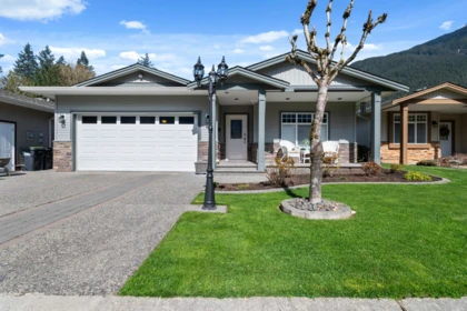 9 21293 Lakeview Crescent, Hope, BC, Hope — Single Family Residence for sale