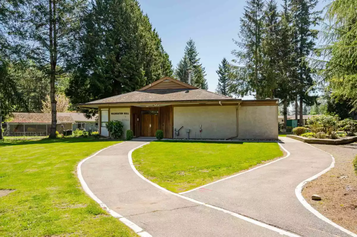 Swimming Pool Photo of 19 24330 Fraser Highway, Langley, BC