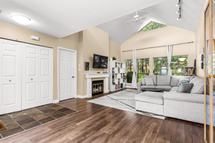 404 2733 Atlin Place, Coquitlam, BC, Coquitlam — Apartment/Condo for sale
