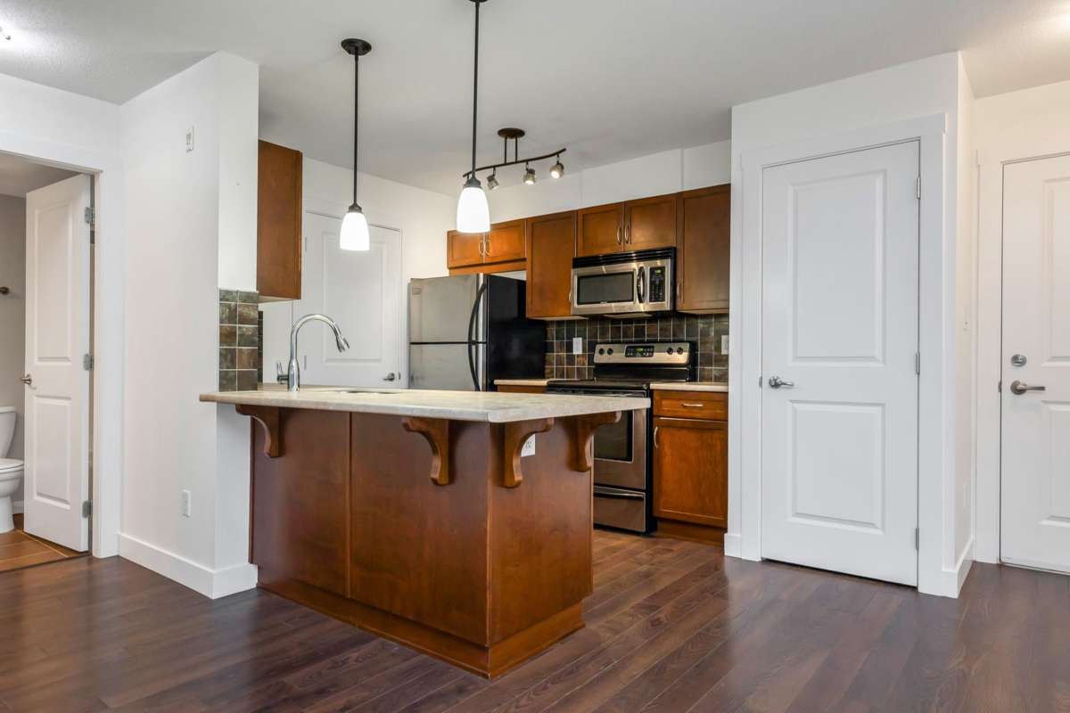Entry Foyer Photo of 104 2038 Sandalwood Crescent, Abbotsford, BC