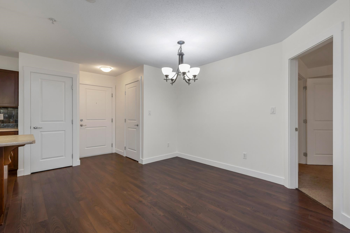 Hallway Photo of 104 2038 Sandalwood Crescent, Abbotsford, BC