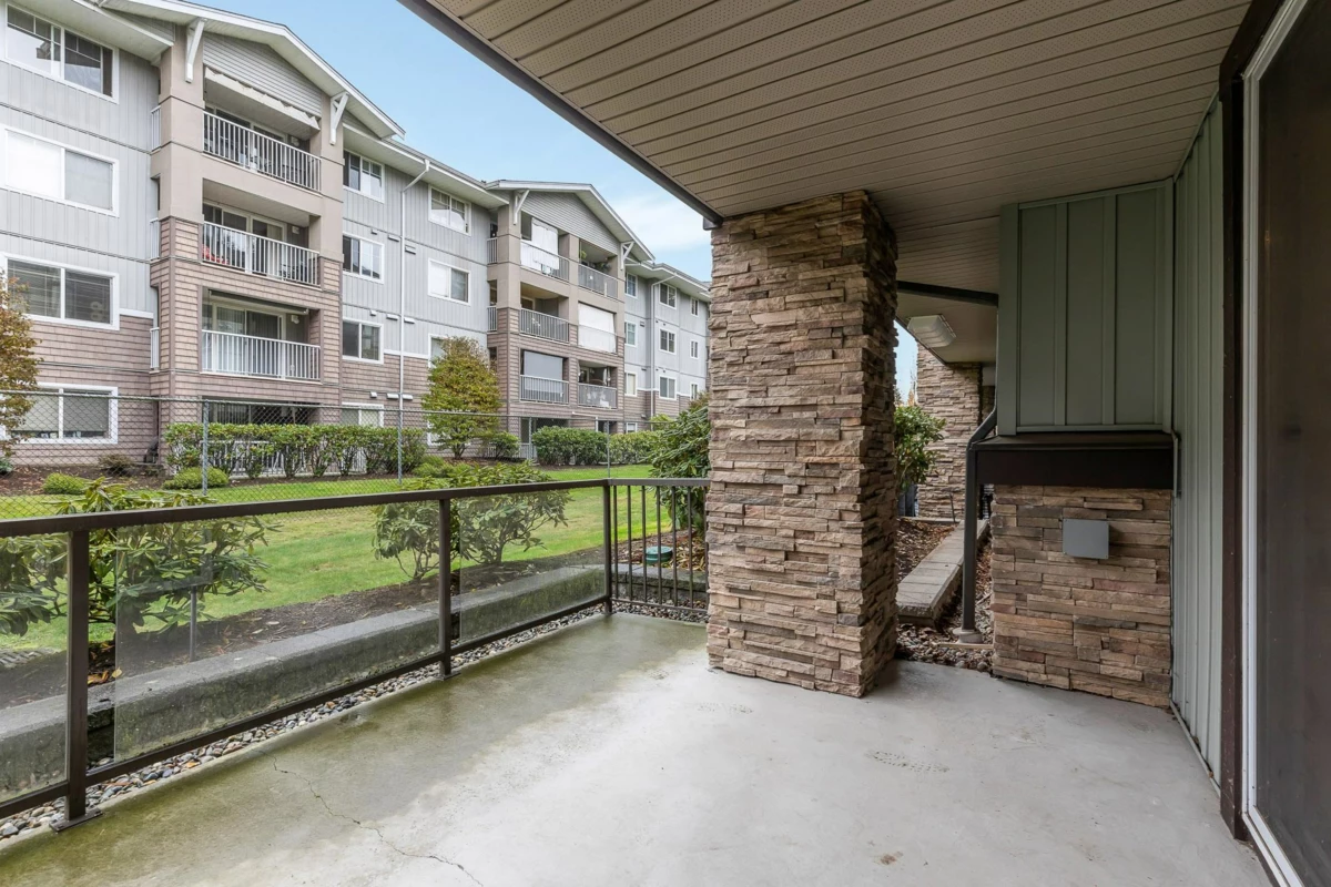 Swimming Pool Photo of 104 2038 Sandalwood Crescent, Abbotsford, BC
