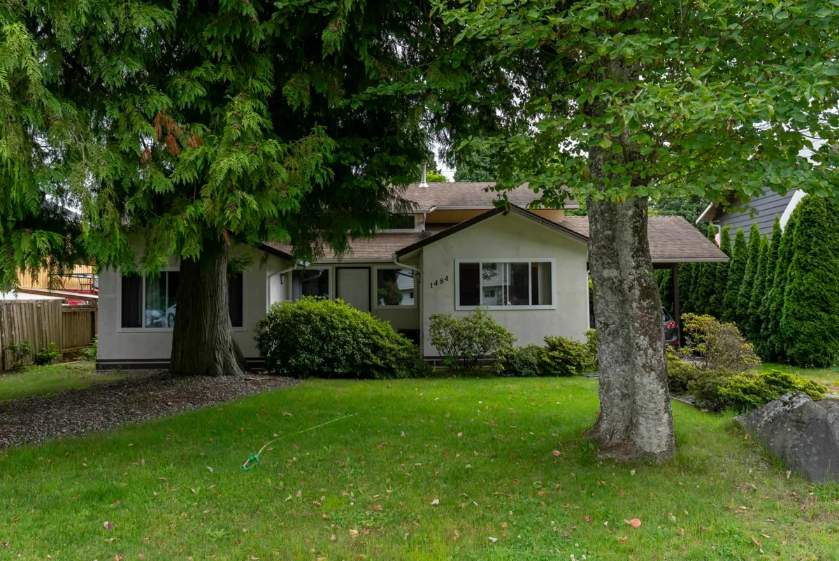 Living Room Photo of 1484 53a Street, Delta, BC