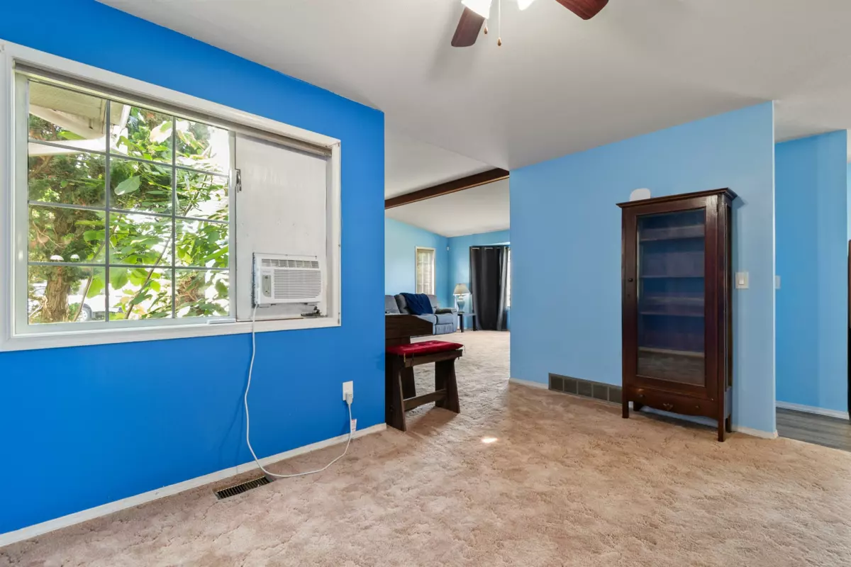 Breakfast Nook Photo of 6442 Swanson Street, Chilliwack, BC