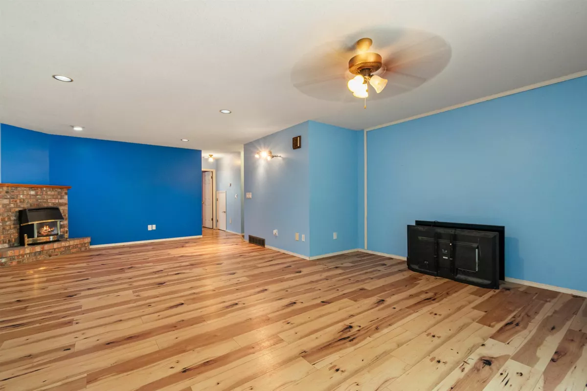Entry Foyer Photo of 6442 Swanson Street, Chilliwack, BC