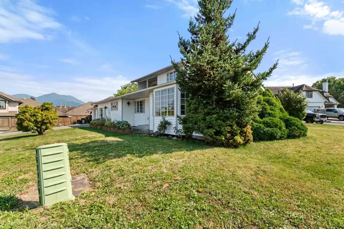 Garage Interior Photo of 6442 Swanson Street, Chilliwack, BC