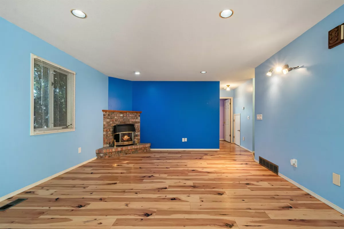 Hallway Photo of 6442 Swanson Street, Chilliwack, BC