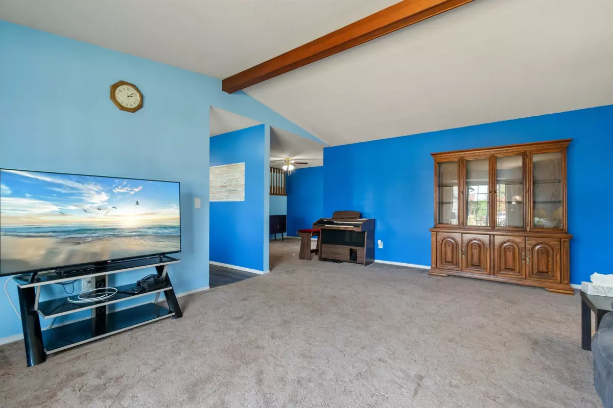 Kitchen Island Photo of 6442 Swanson Street, Chilliwack, BC