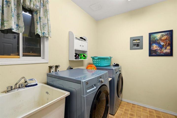 Powder Room Photo of 6442 Swanson Street, Chilliwack, BC