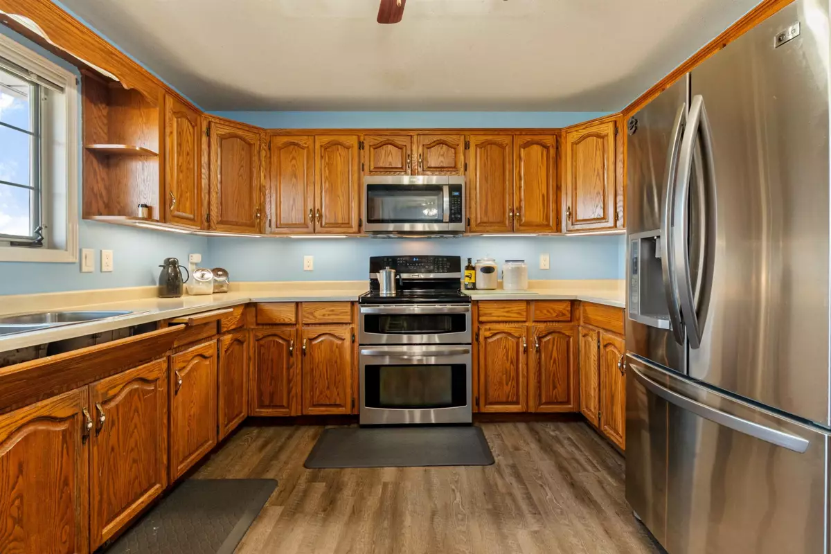 Primary Bathroom Photo of 6442 Swanson Street, Chilliwack, BC