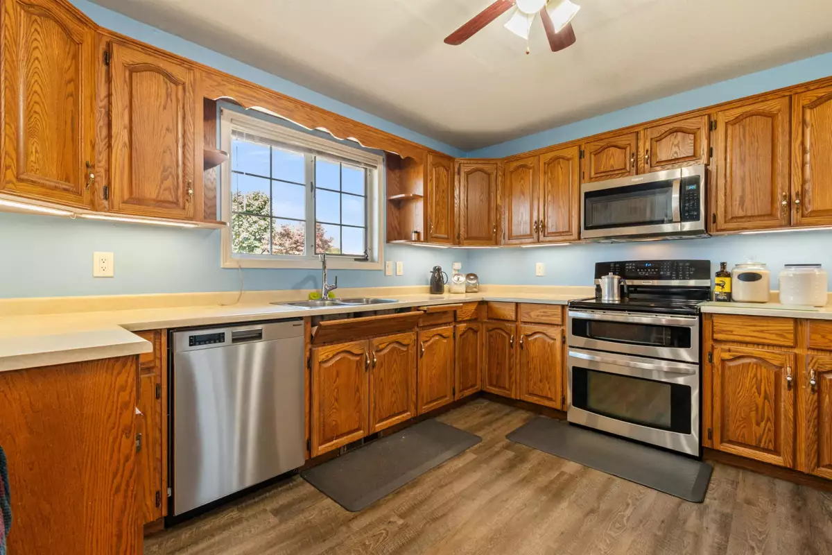 Primary Bedroom Photo of 6442 Swanson Street, Chilliwack, BC