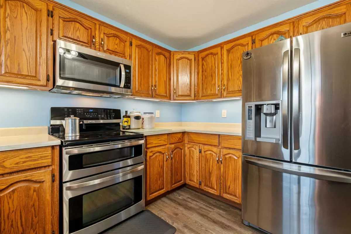 Walk-In Closet Photo of 6442 Swanson Street, Chilliwack, BC