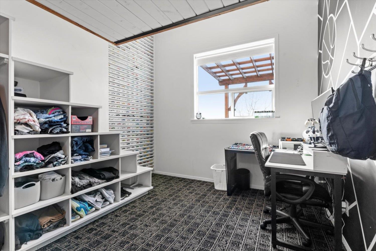 Entry Foyer Photo of 55 50778 Ledgestone Place, Chilliwack, BC