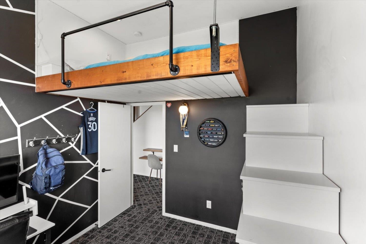 Hallway Photo of 55 50778 Ledgestone Place, Chilliwack, BC