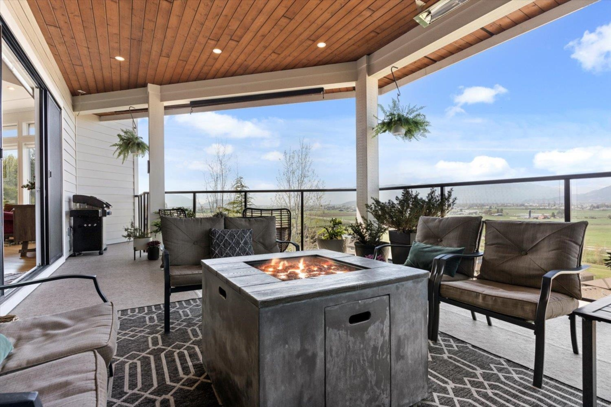 Living Room Photo of 55 50778 Ledgestone Place, Chilliwack, BC