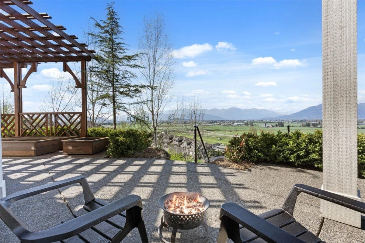 Swimming Pool Photo of 55 50778 Ledgestone Place, Chilliwack, BC