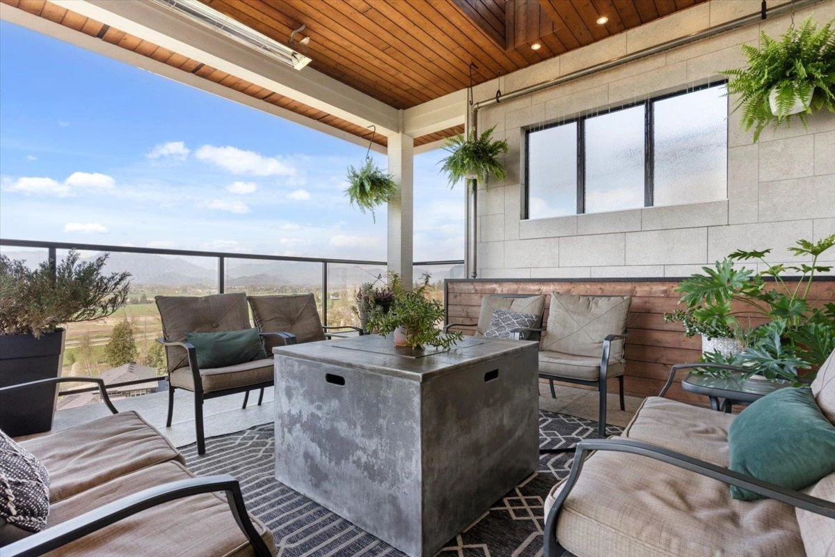 Walk-In Closet Photo of 55 50778 Ledgestone Place, Chilliwack, BC