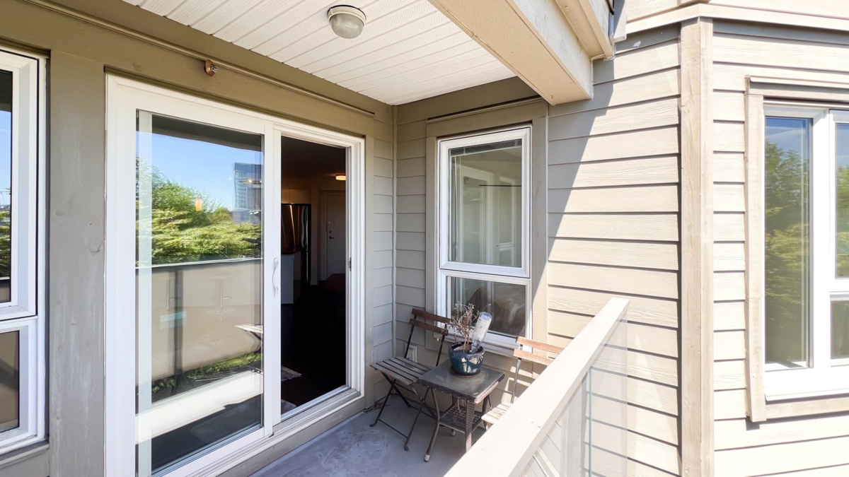 Kitchen Island Photo of 323 10880 No. 5 Road, Richmond, BC
