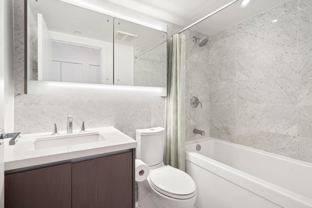 Walk-In Closet Photo of 1512 13696 100 Avenue, Surrey, BC